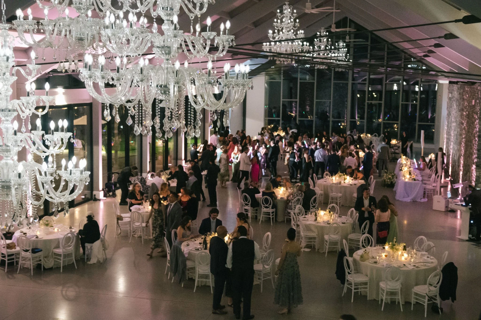 three-feathers-terrace-luxury-reception-chandeliers