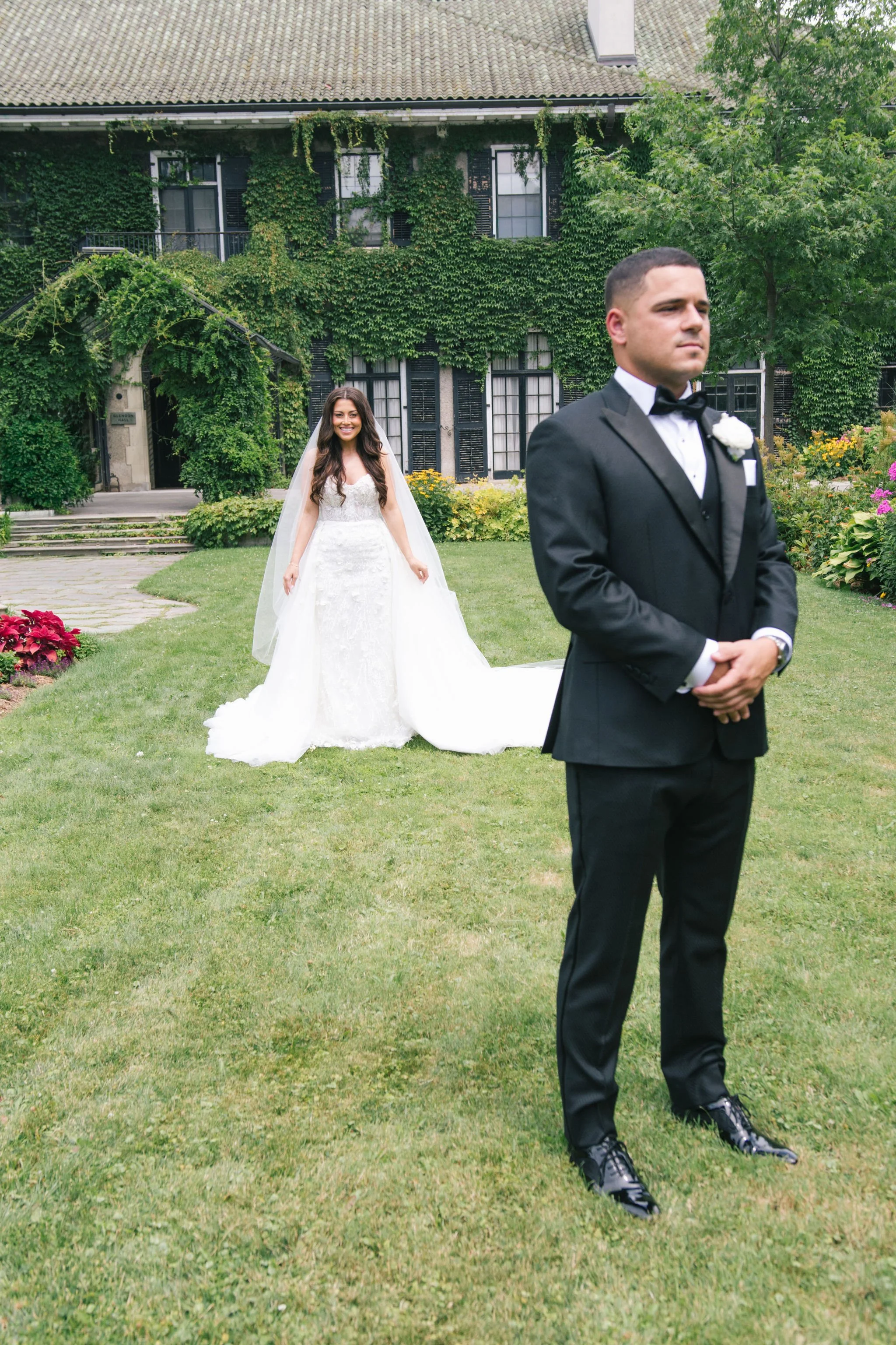 first-look-wedding-photos-toronto-garden-venue