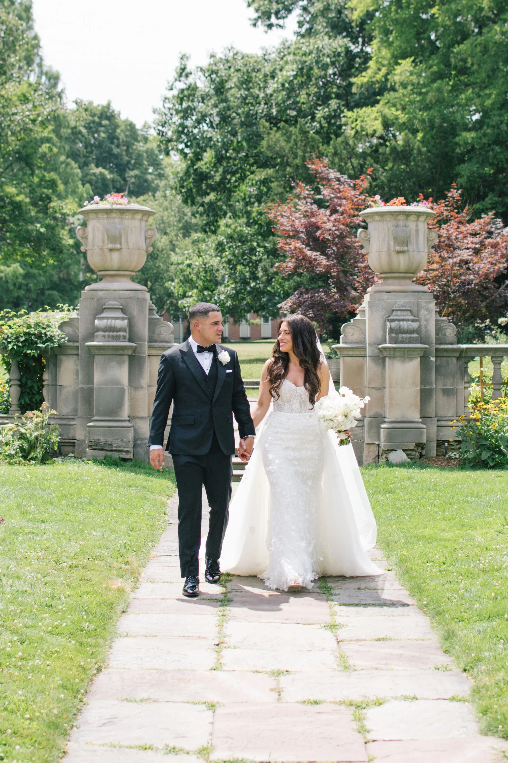 luxury-wedding-couple-garden-toronto