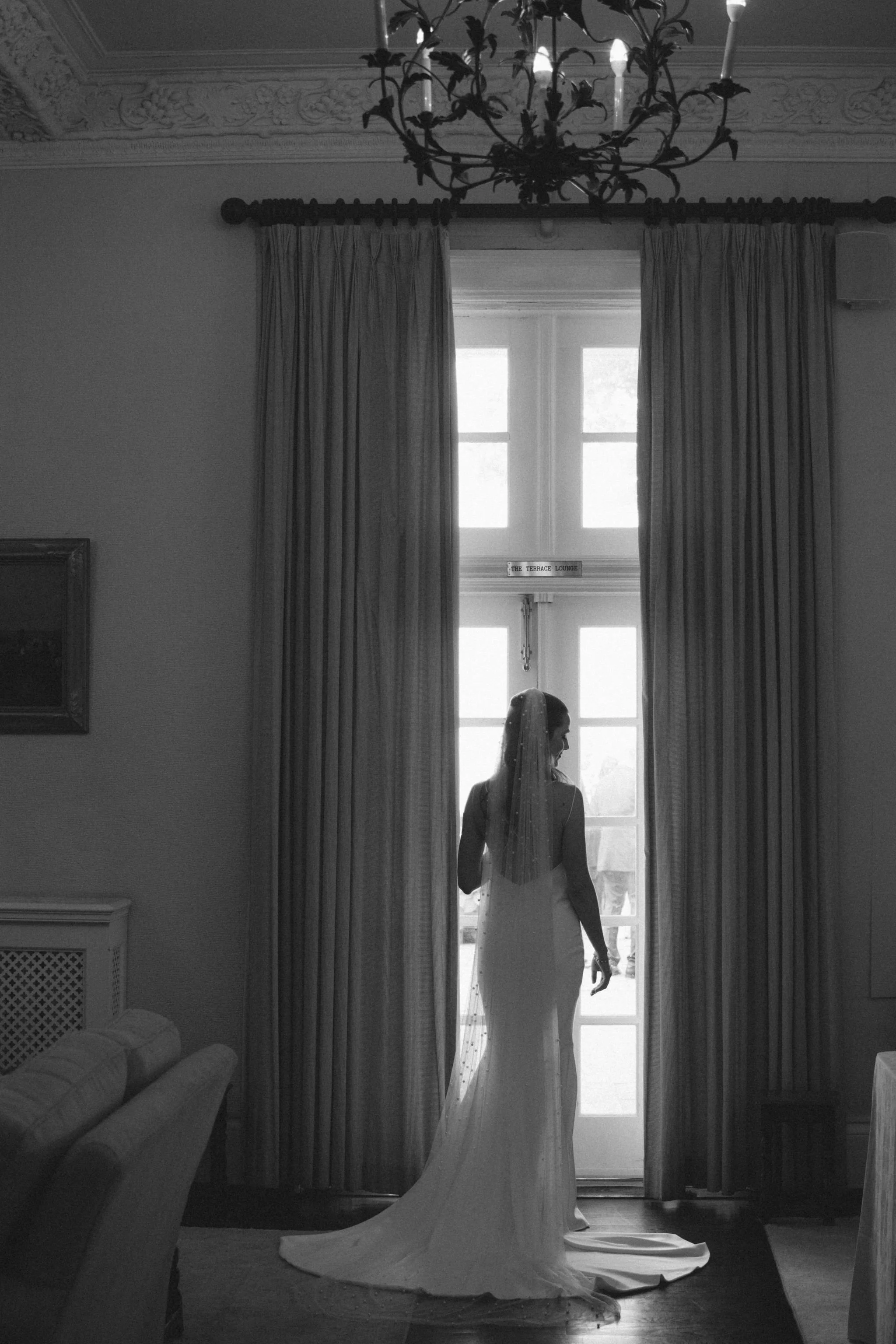 toronto-hunt-club-bride-portrait-window-light