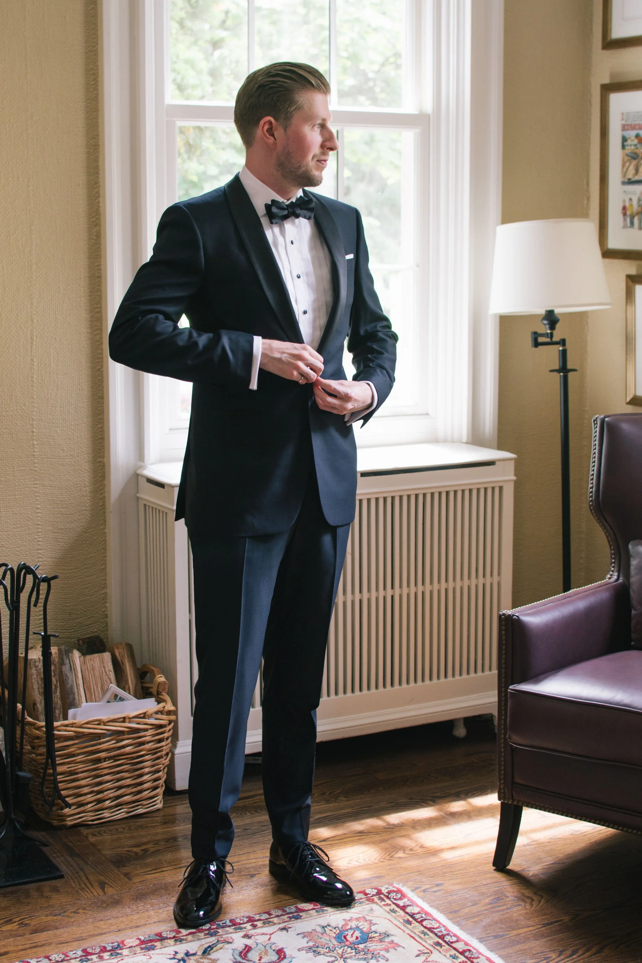 toronto-hunt-club-groom-getting-ready-tuxedo