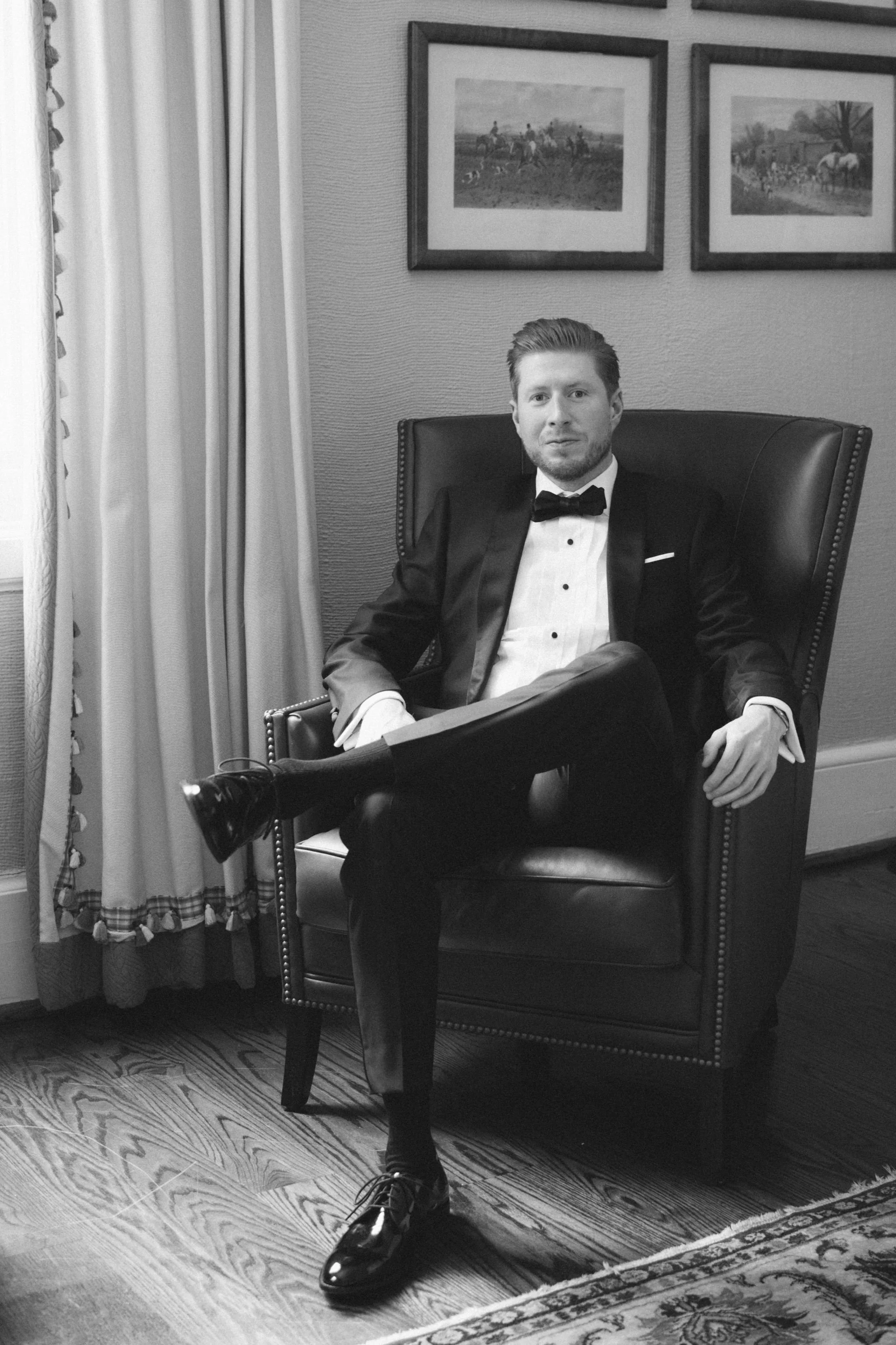 toronto-hunt-club-groom-portrait-classic-black-tie