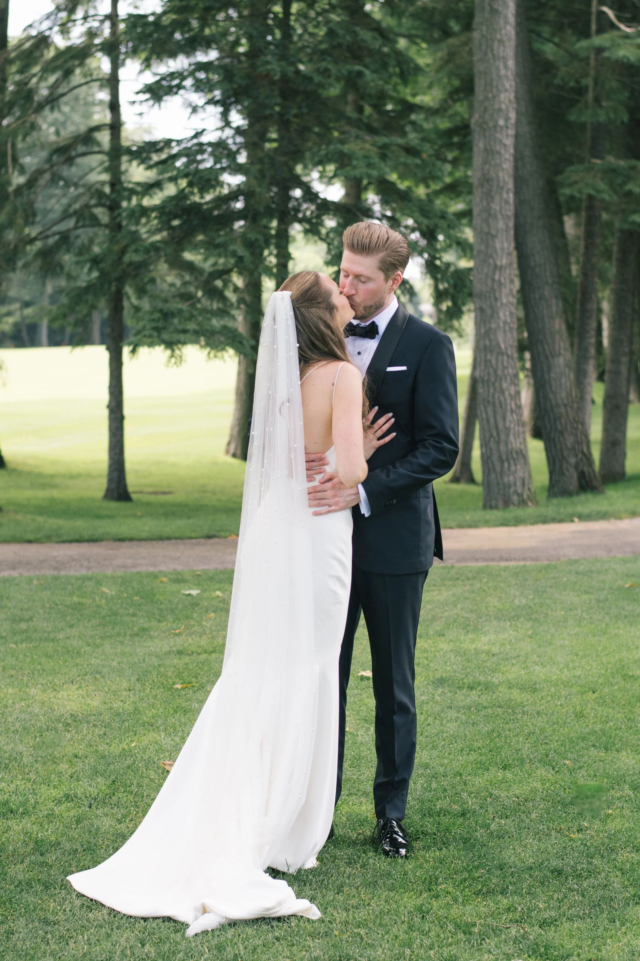 toronto-hunt-wedding-first-look-reaction-and-kiss