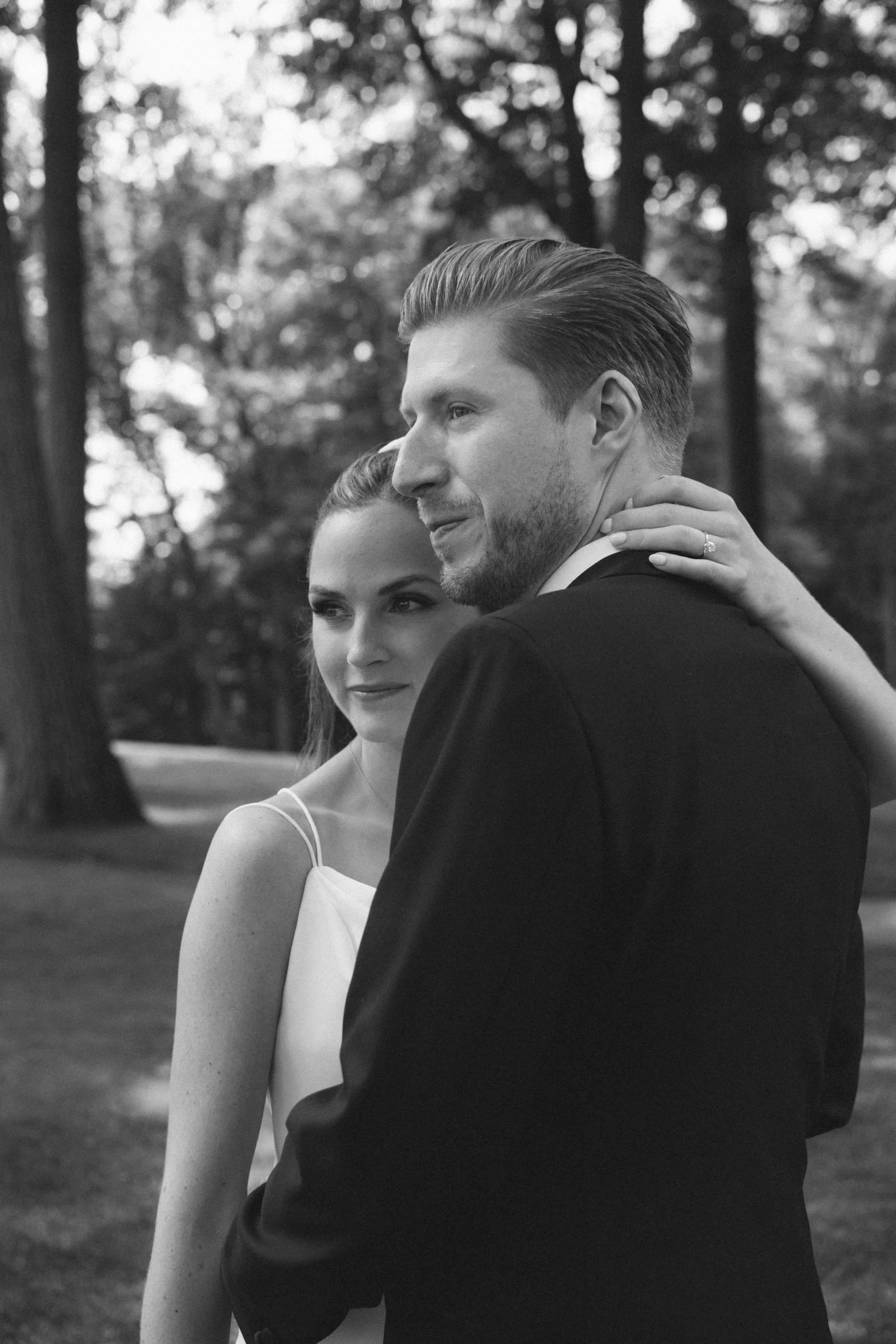 toronto-hunt-wedding-black-white-first-look