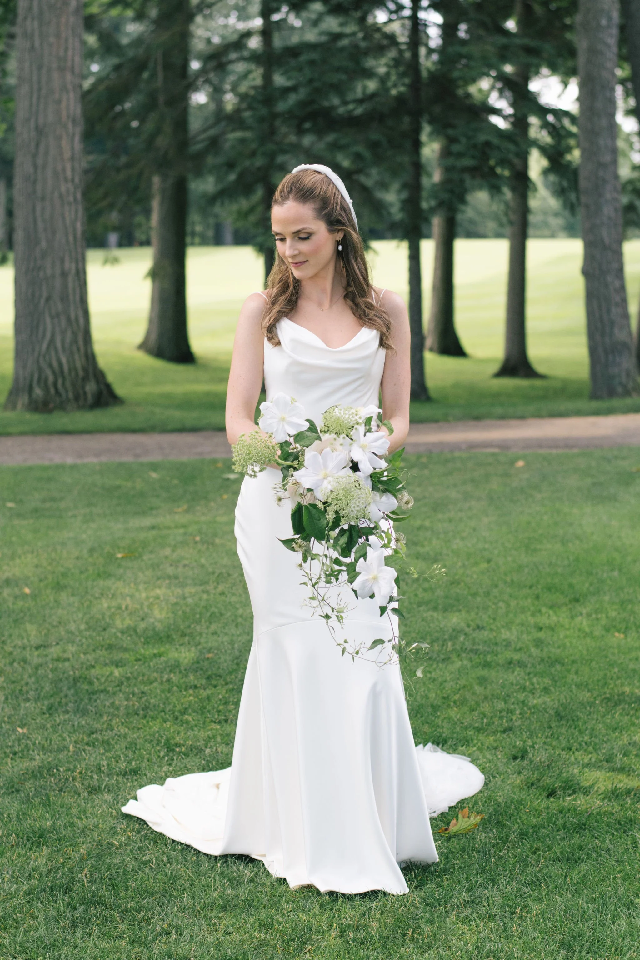 toronto-hunt-bride-portrait-private-golf-club-wedding