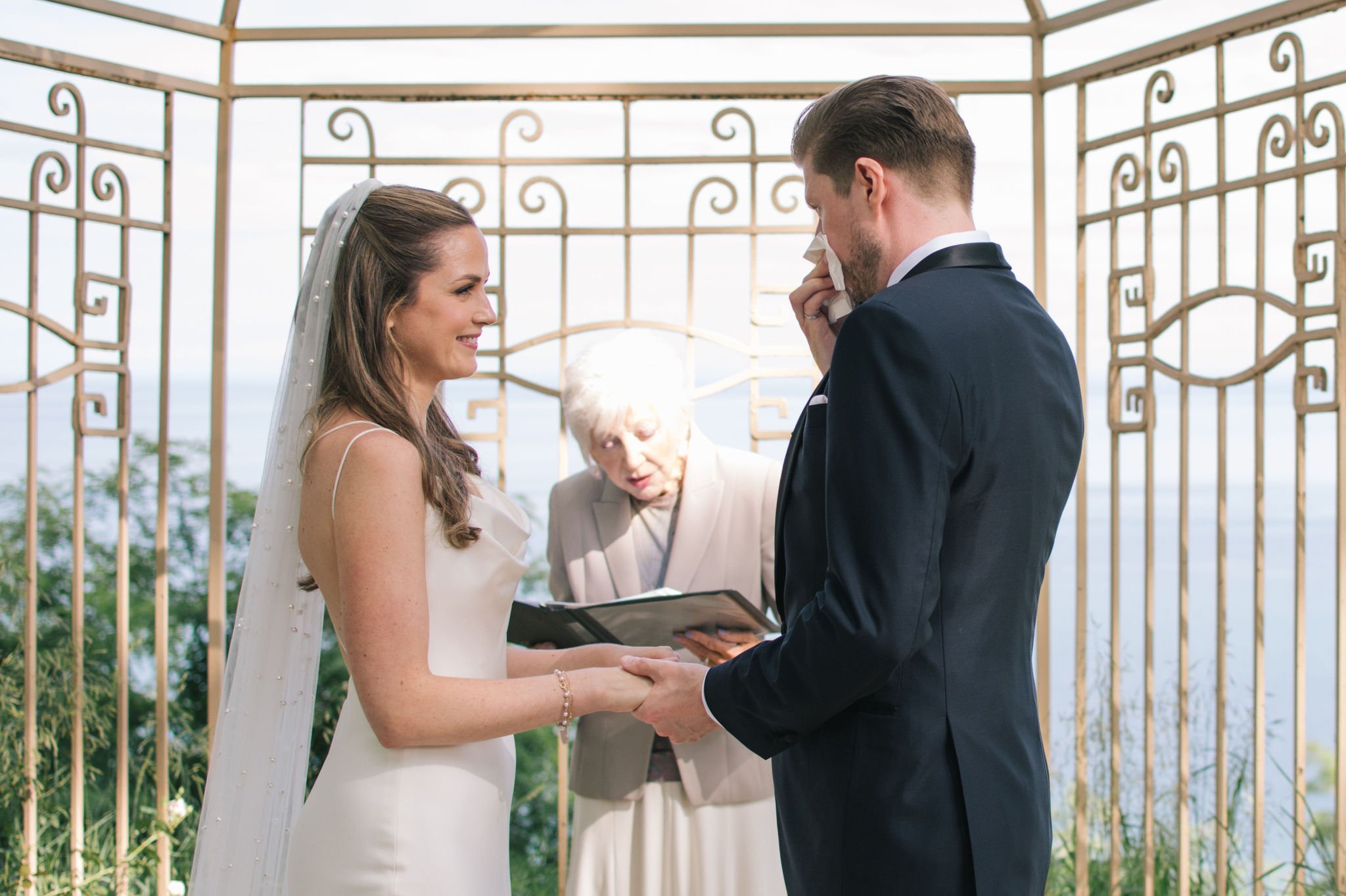 toronto-hunt-club-wedding-ceremony-couple-exchanging-vows-lakeside