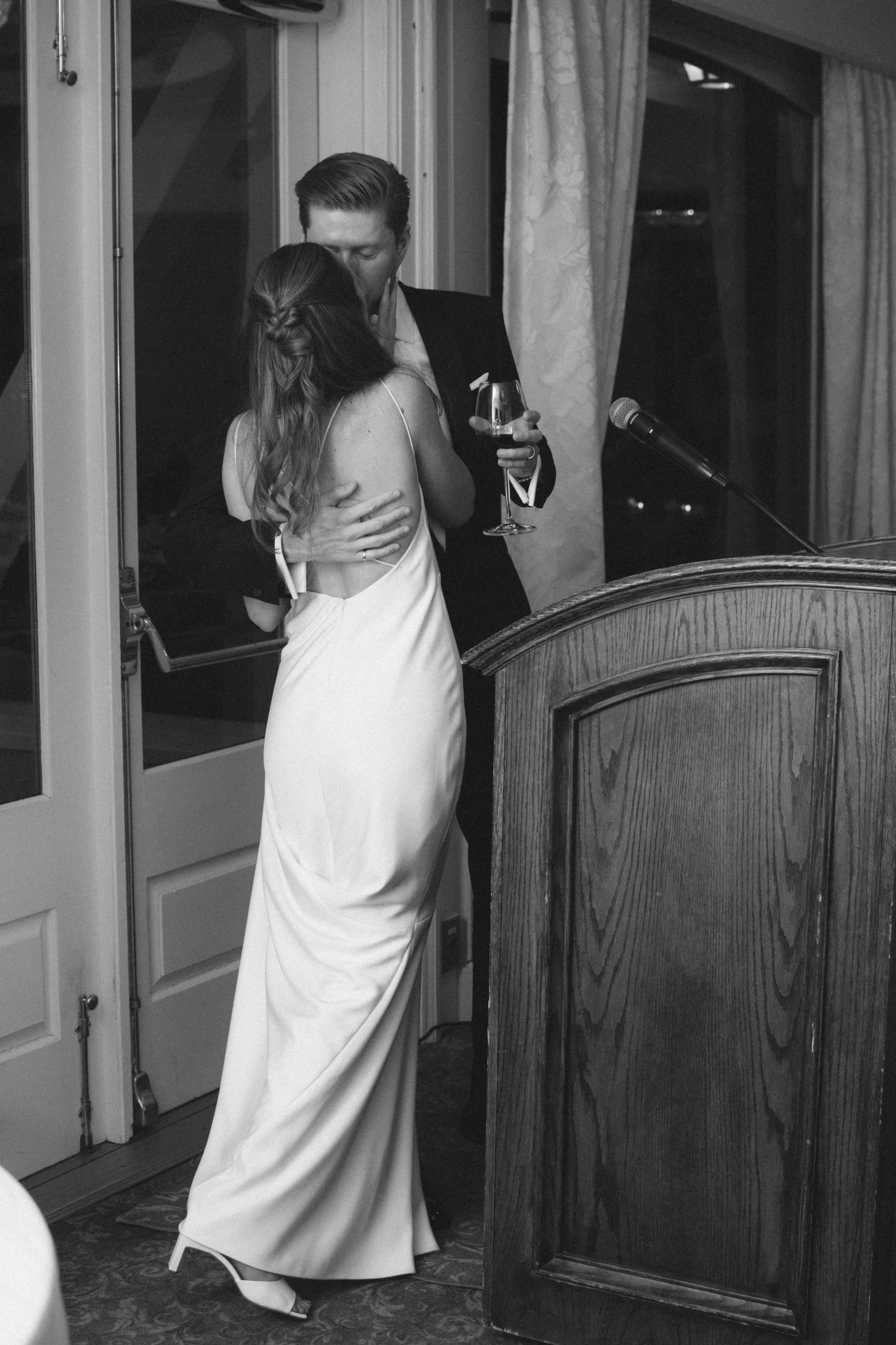 toronto-hunt-club-wedding-reception-kiss-black-white