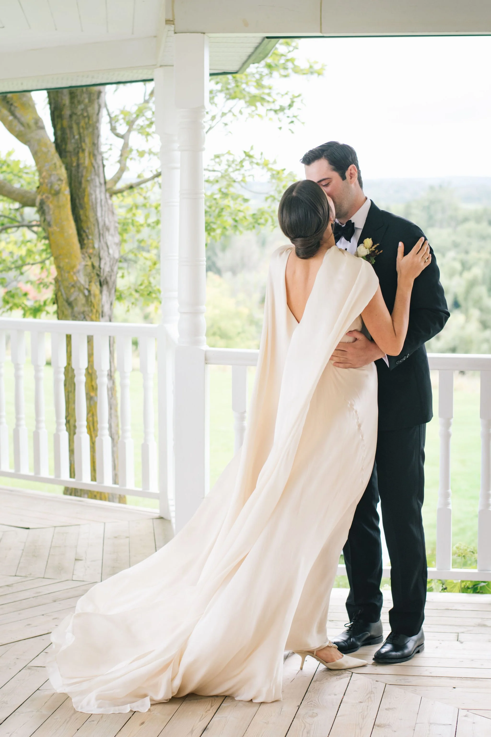 first-look-private-estate-wedding-collingwood-ontario