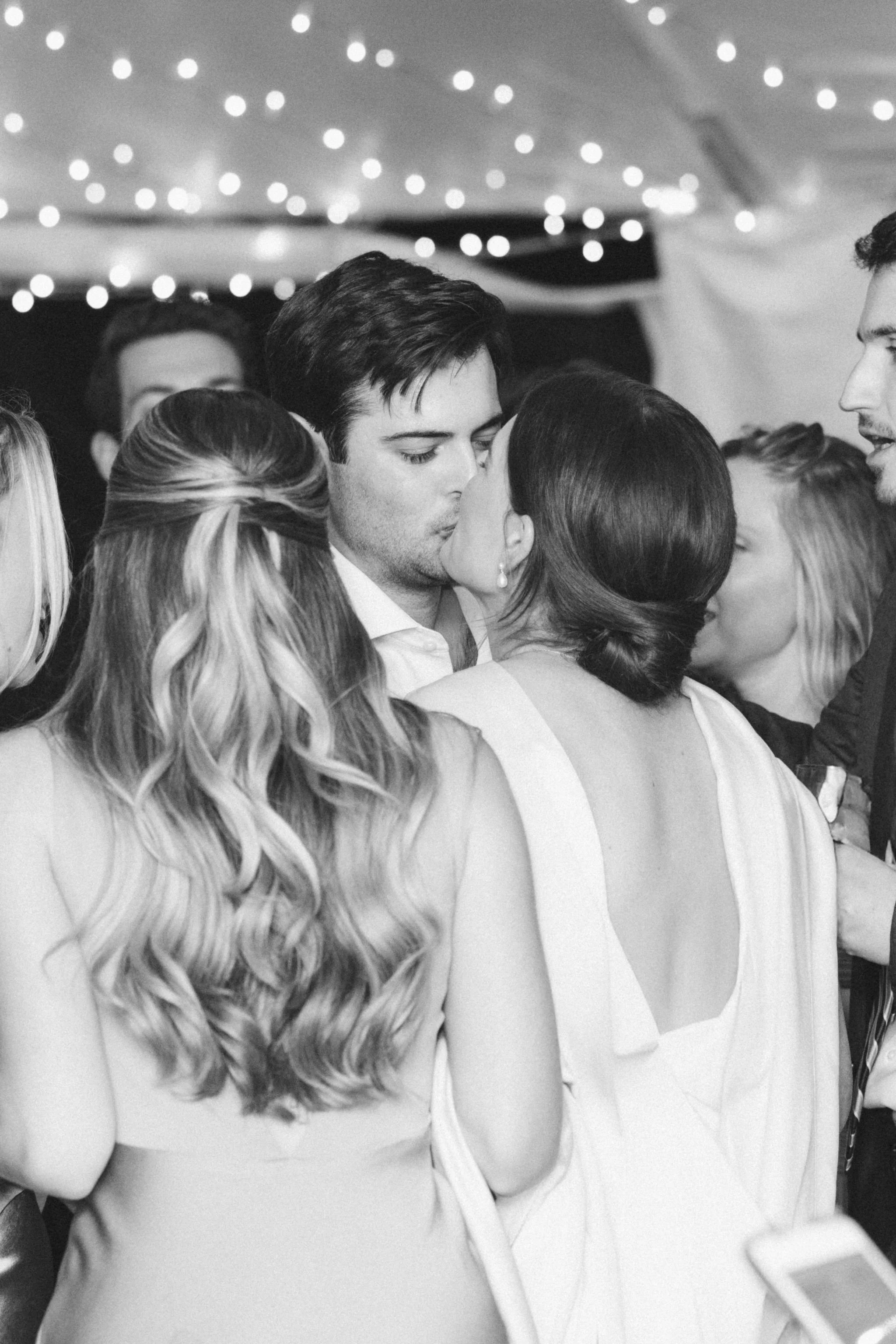 black-and-white-black-tie-private-estate-wedding-kiss-collingwood
