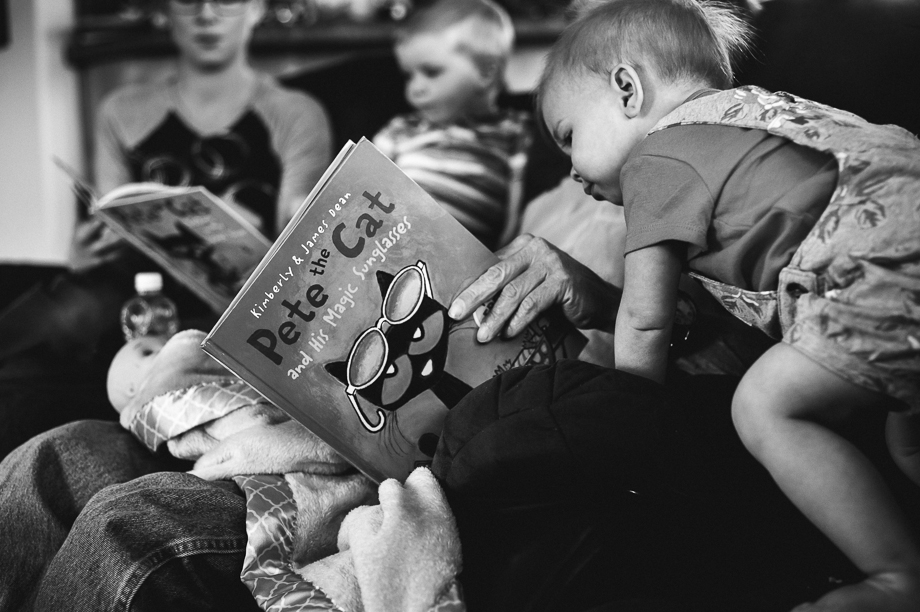 pete the cat reading with kids