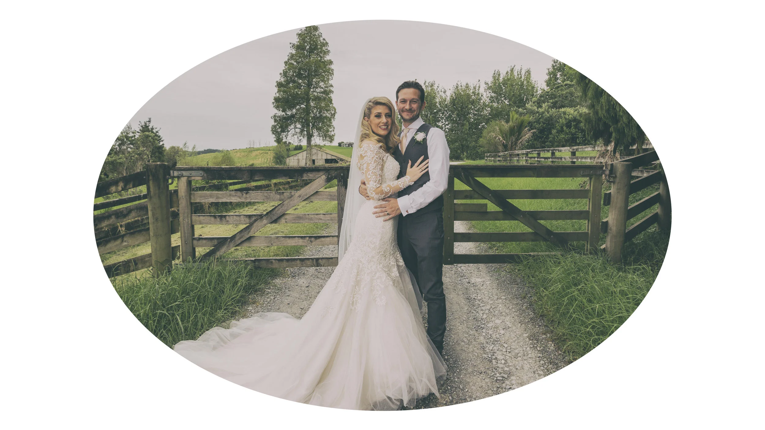 EMMA & MIKE Emma & Mike celebrated their wedding day at Kourawhero Country Lodge nestled at the end of a cul de sac towering aver 100 acres of land looking back towards Warkworth. A stunning bride and an handsome groom complemented by beautiful bridesmaids and funny as groomsmen made this wedding great for me to photograph. Emma & Mike got ready at the lodge as they have a good number of accommodation as well and not to forget the little american look barn that they use as place where they have the ceremonies. There is a great variety of places to take photos and glad to say we took advantage of them.