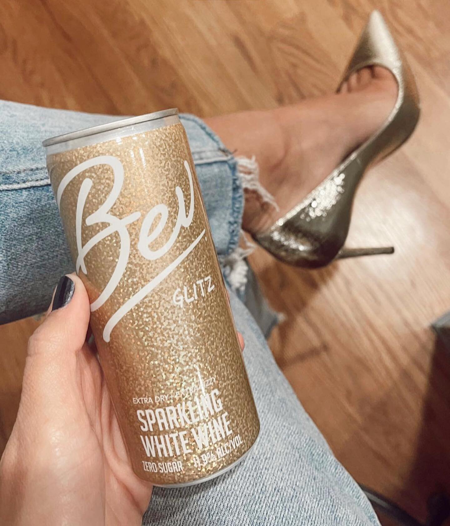 Gonna rescue this wine&hellip;it&rsquo;s been trapped in this can and she deserves to just live life, you know? 

Y&rsquo;all can use my code AMANDANAVA for 15% off and save some wine of your own 🥂✨@drinkbev #madebychicks #drinkbev #teambev

_______