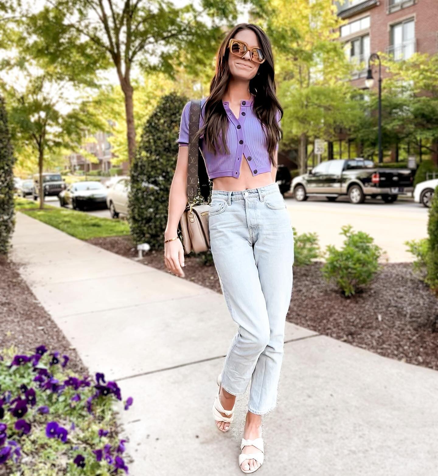 La cr&egrave;me de la crop top 💜✨

Sharing tons of cardigan tops over on @shop.ltk that are perfect for spring styles! Mix them with high waisted jeans, skirts, denim shorts and flare leggings for a casual vibe.

__________________
spring outfit, sp