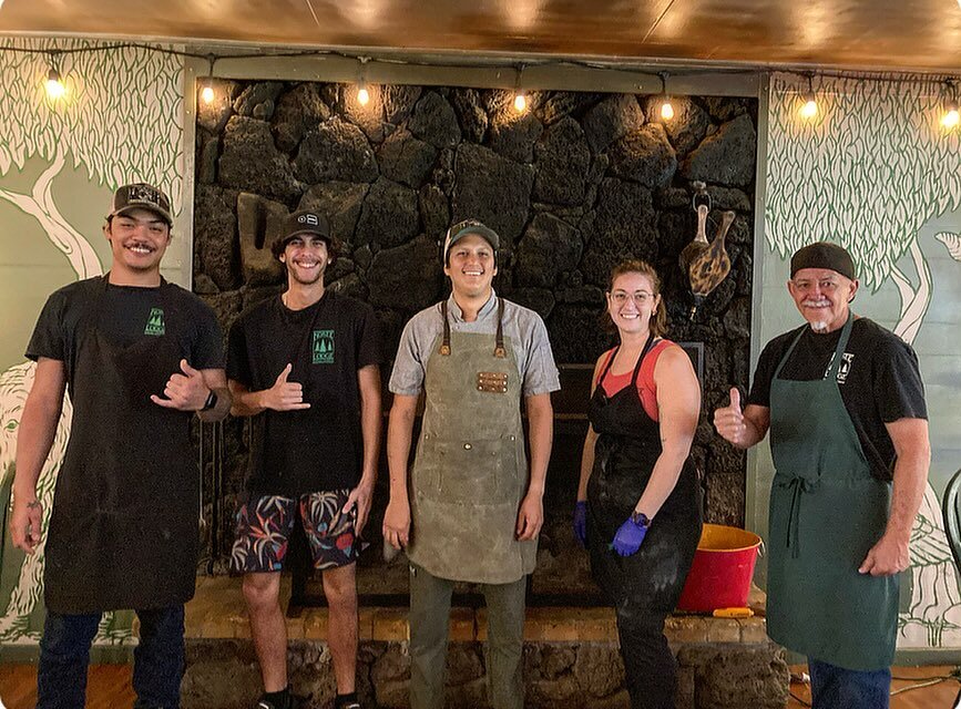 Shoutout to our awesome kitchen crew for always making ʻono grinds!! 👨&zwj;🍳

#kokeelodge 
#staffappreciation