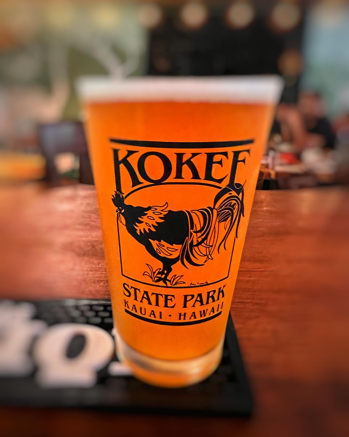 🍻 Enjoy a fresh pint from @kauaibeer and take home one of our exclusive Kokee pint glasses available in our gift shop🍻