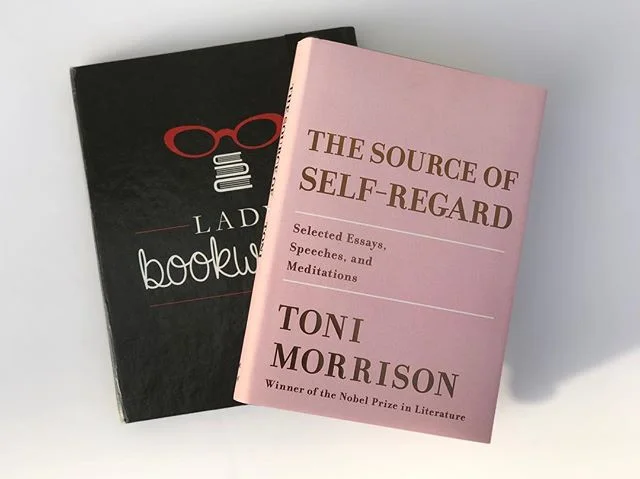 current read ☺️
.
.
.
.
#LadyBookworm
#HappyReading
#SeasonsReadings
#WRBG
#TheSourceofSelfRegard
#ToniMorrison
#AllAboutLoveBellHooks
#WellReadBlackGirl
#Rose
#Mimosas
#BlackGirlsRead
#VeganBookclub
#VeganEats