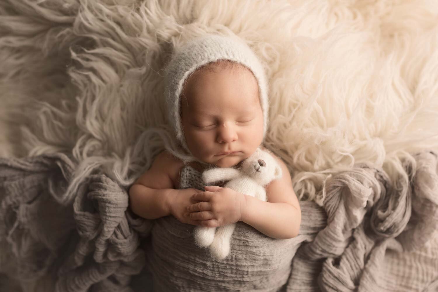 Posed-Newborn-Photographer-Edmonton.jpg