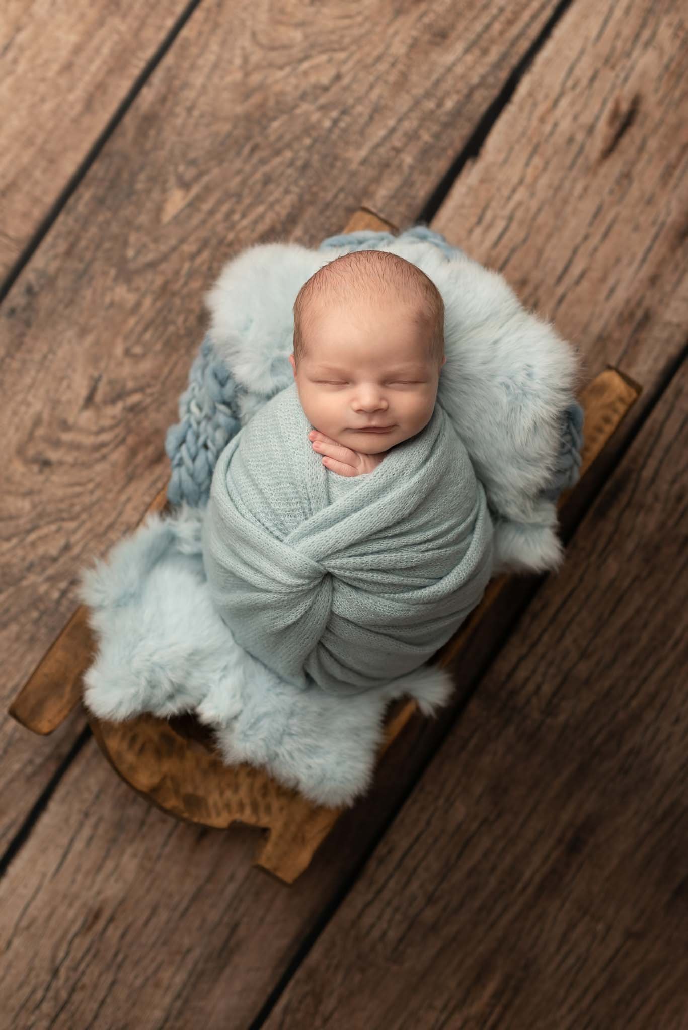 Edmonton-Posed-Newborn-Photographer.jpg