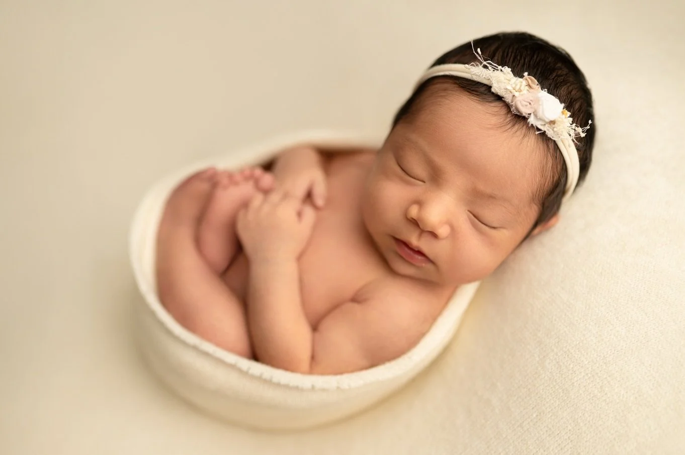 Beautiful, timeless, and baby-focused ✨

#newbornphotography #yegnewbornphotographer #sprucegrovephotographer #posednewbornphotography