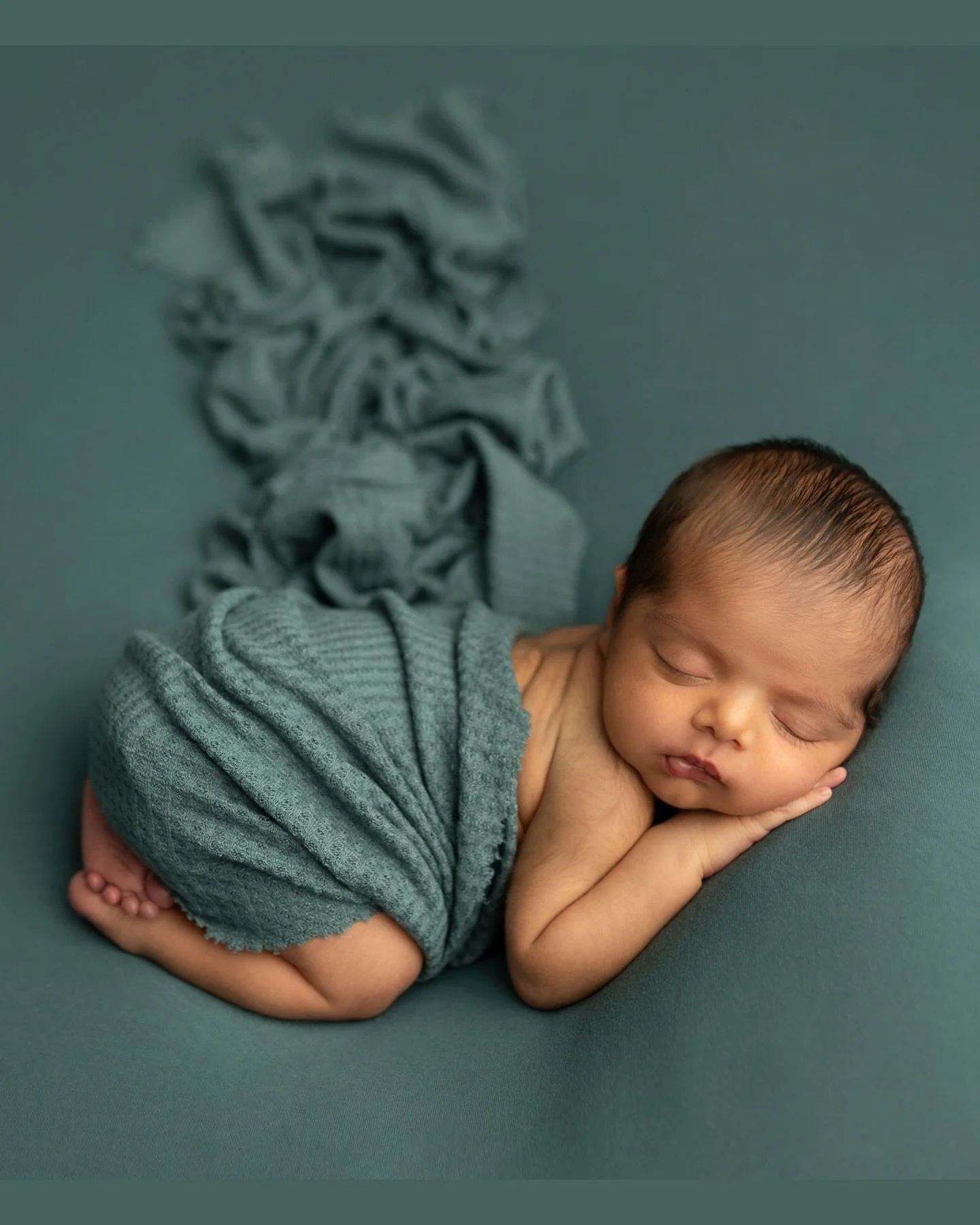 Loving these earthy tones on this sweet baby boy ✨

#newbornphotographer #posednewbornphotography #babyphotos #sprucegrovephotographer #earthtones