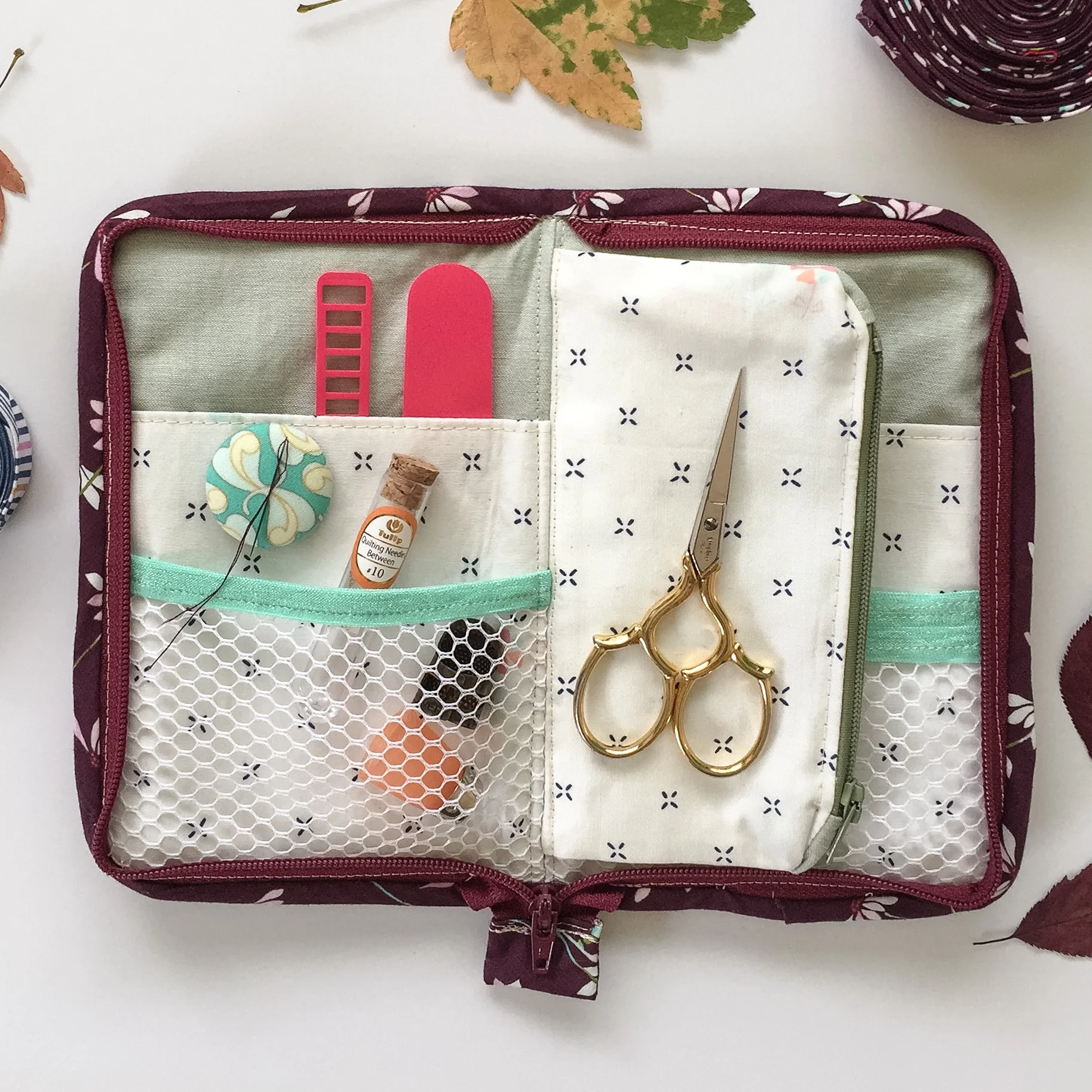 Lining and pockets are Paperie by Amy Sinibaldi and The Denim Studio by AGF.