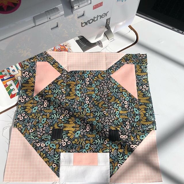 This Kitten Cat Block by @sewfreshquilts is so much fun to sew! #brothersews #herekittykitty #cottonandsteelfabric