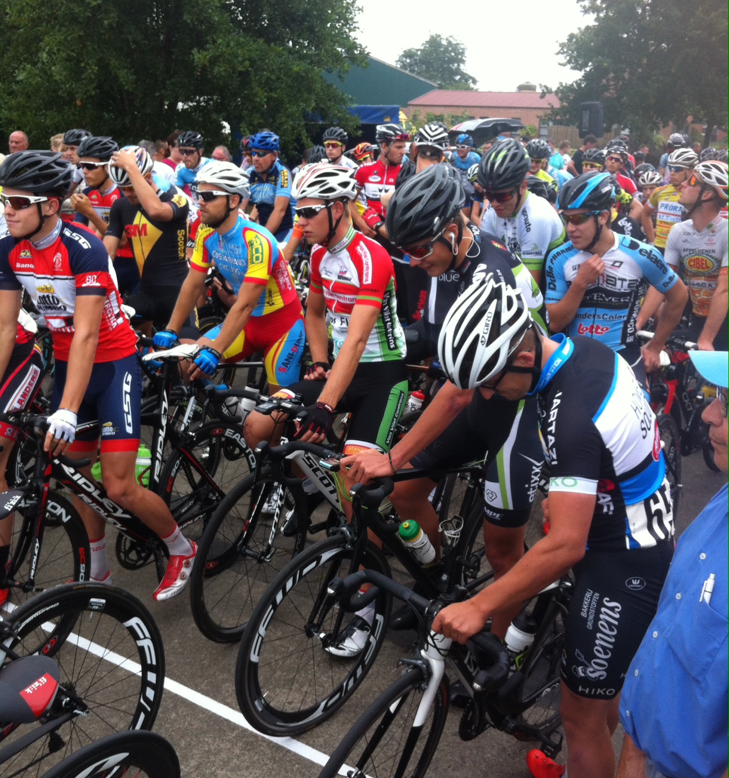 Sinaai start line was a crowded affair with 113 starters including the current Belgian Road Champion