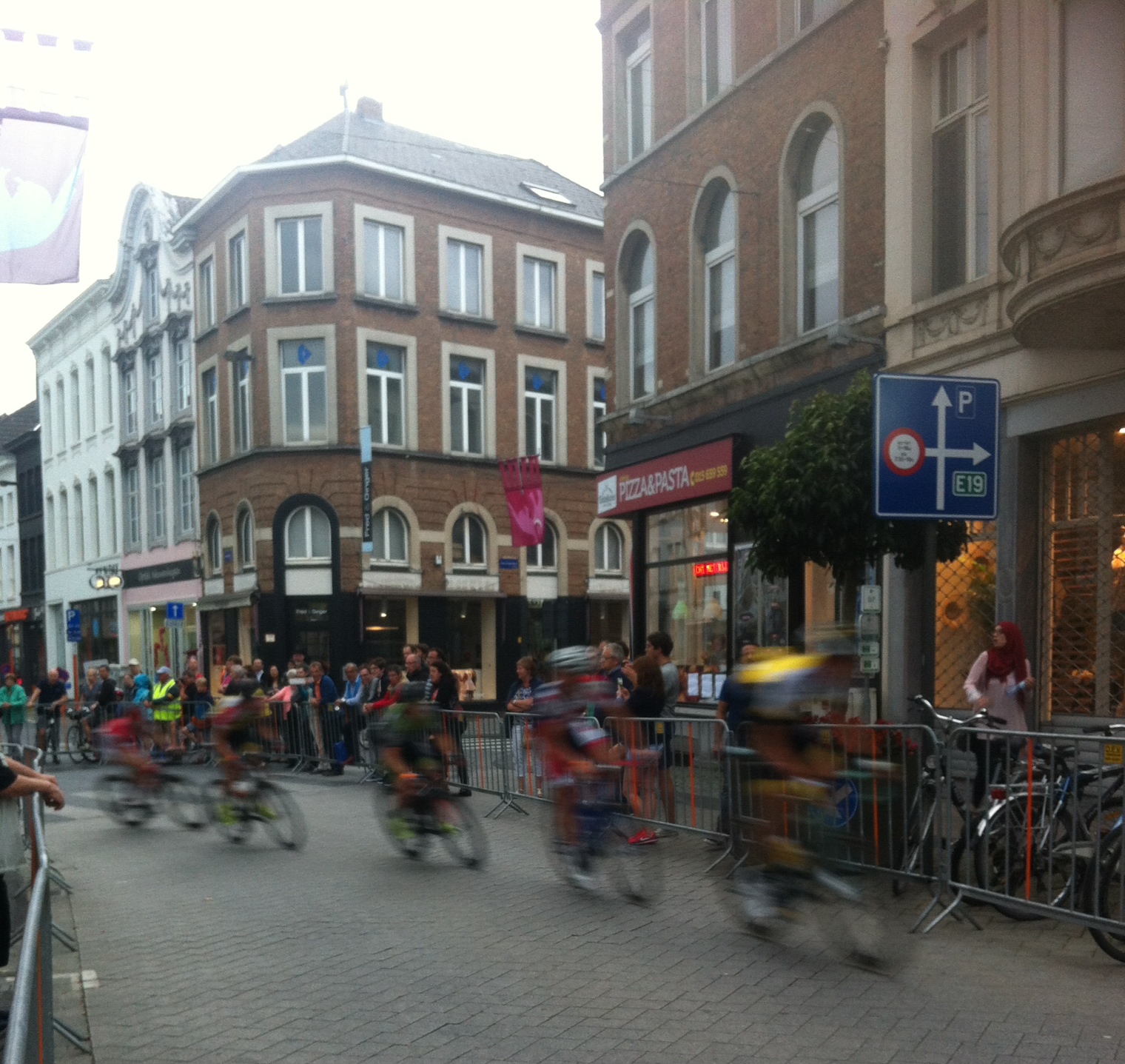 With nothing open in Oudenaarde it was off to a post Tour criterium in search of a café that was actually open. The Mechelen Pizza Pasta café in this shot was just that place ... all the Pizza shop owner knew about Australia was "I hear you have insects & spiders". Thanks Eddy, nice pizza. Moving on ... the post Tour criteriums are more akin to karaoke on a bike - the break goes, then by pure magic it comes back, peloton still chatting & smiling, then another "breakaway" goes with another Tour de France hero, magic happens and it comes back (again) just in time for the local favourite to take the win. Magic happens again. The more beer you drink at these post Tour criteriums the more realistic the racing was ... 
