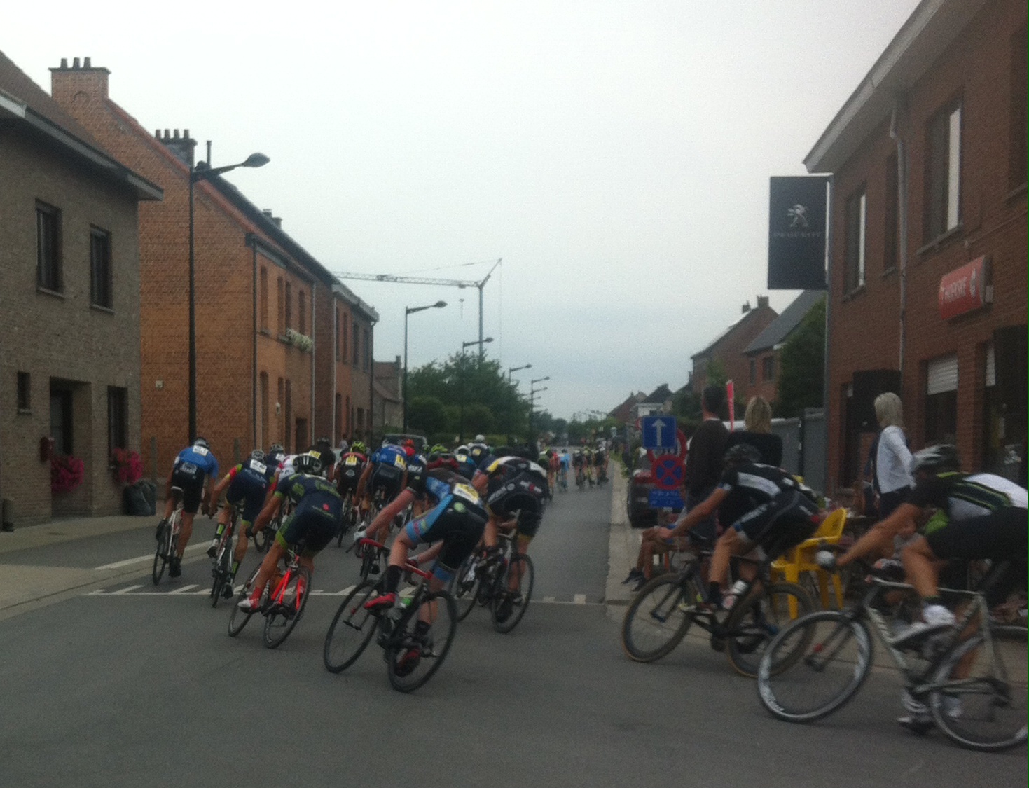 Bell lap at Bazel with the peloton chasing the three breakaways with a 43kph average for the 75k