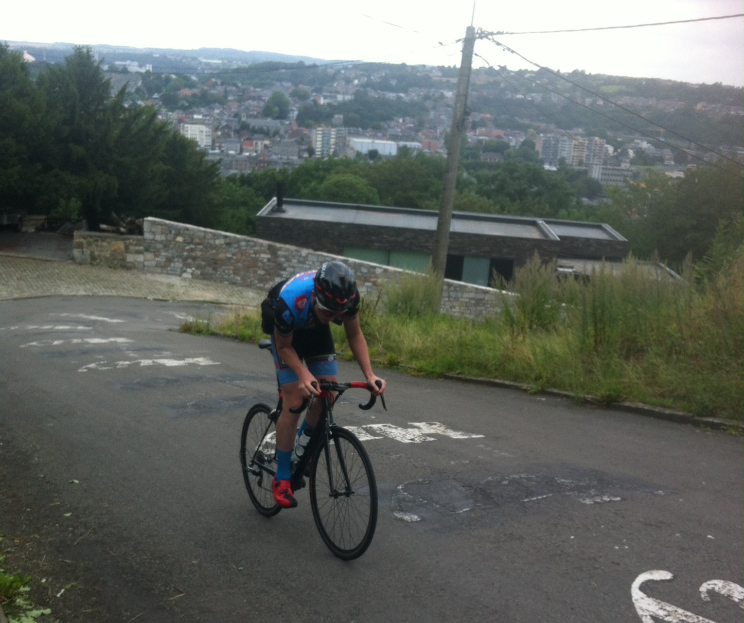 Mur (Wall) of Huy with the town in the background going through turn 1 @ 26% 
