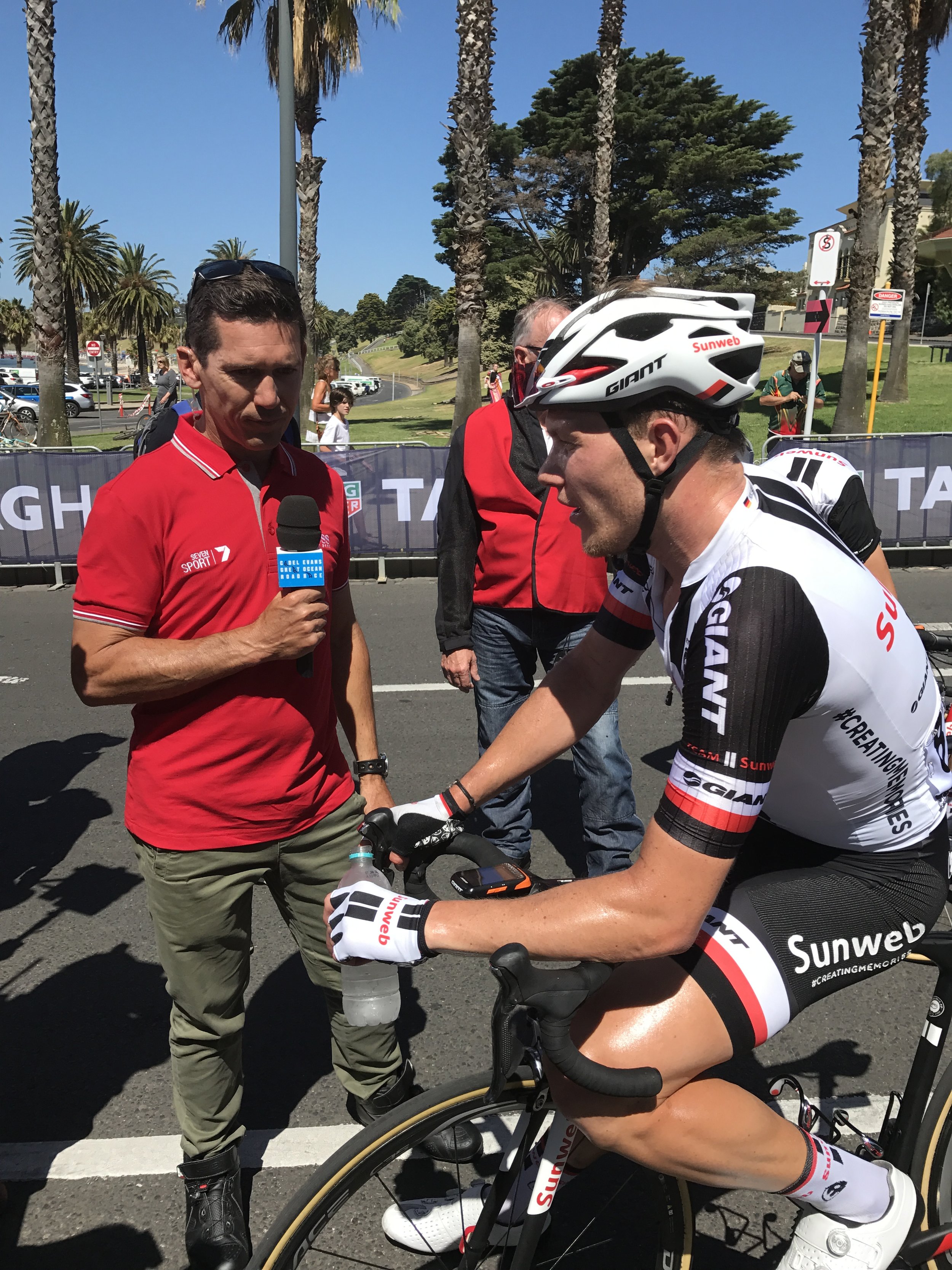 Cadel Evans 2017 - Robbie McEwen interviews the winner Nikias Arndt