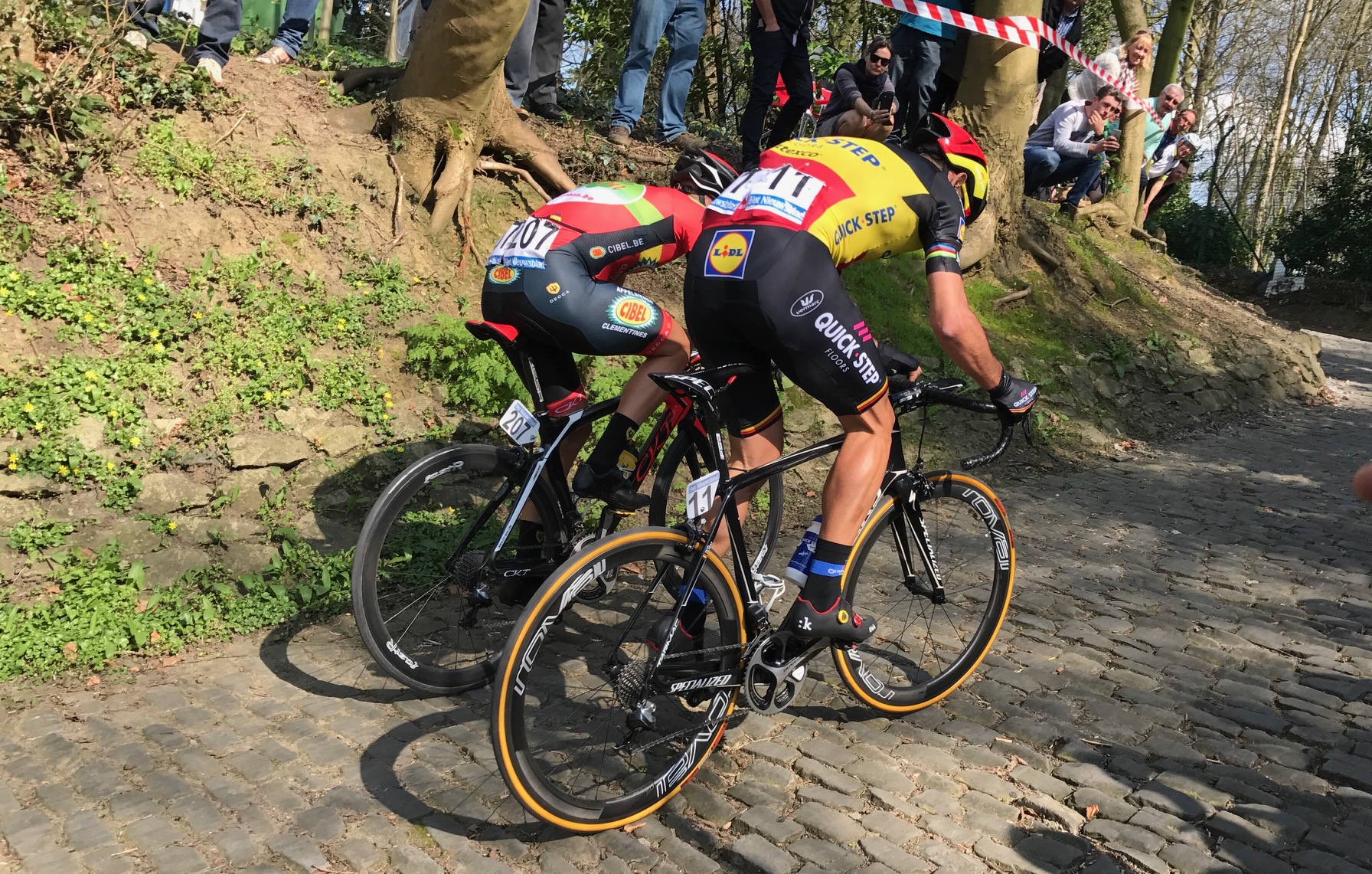 3 Days of De Panne 17 - Phil Gilbert attacks on the Mur (Wall) of Geraadsbergen