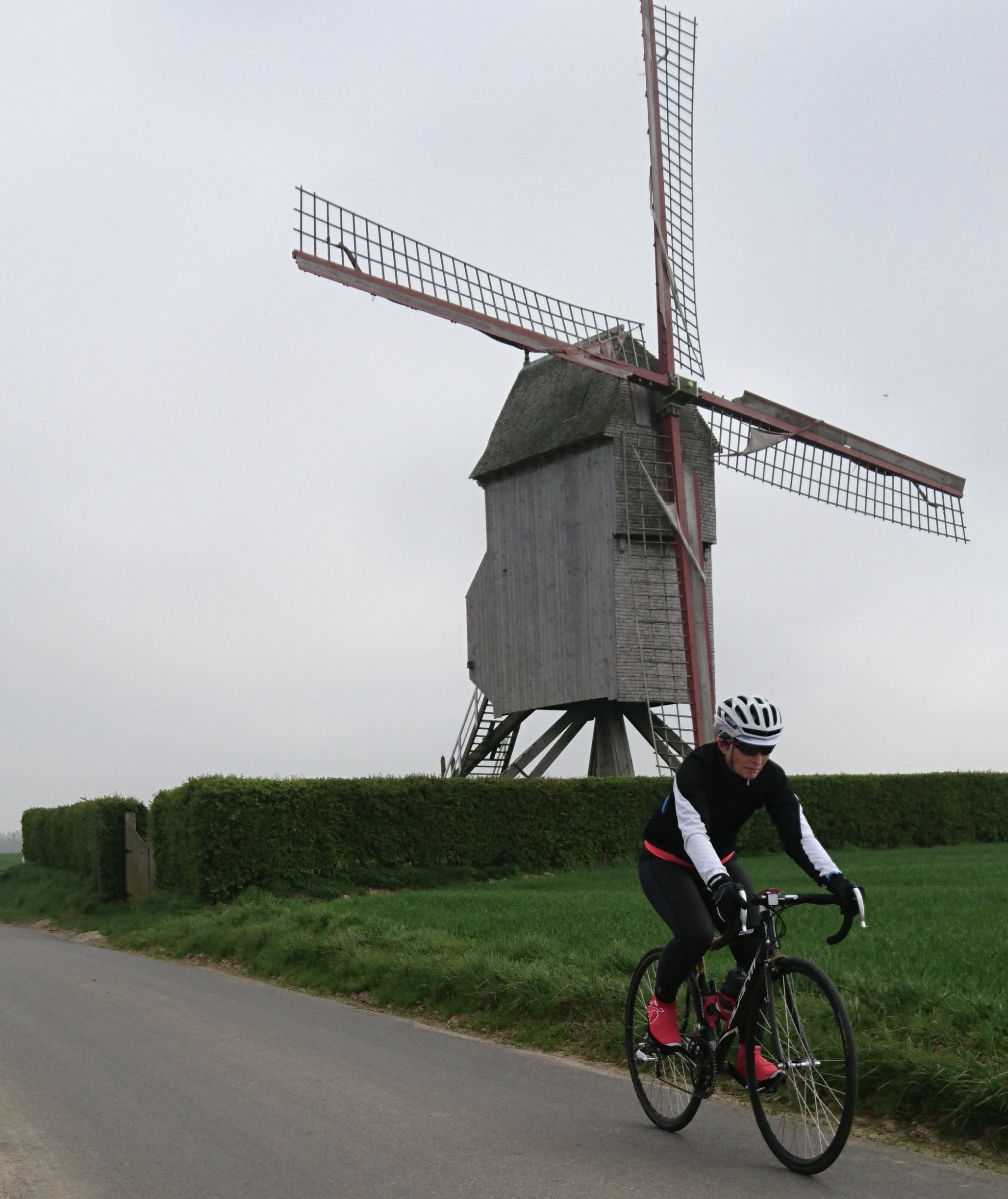 Ronde Van Vlaanderen 17 - the day after the Ronde it was time for Sue & Graham Tierney to get (lost ?) around the Flemish laneways near Zottegem & Sint Blasius Boekel. The ride included the cobbled Paddestraat, Lippenhoevestraat, Holleweg & Haaghoek (all used in the Ronde)