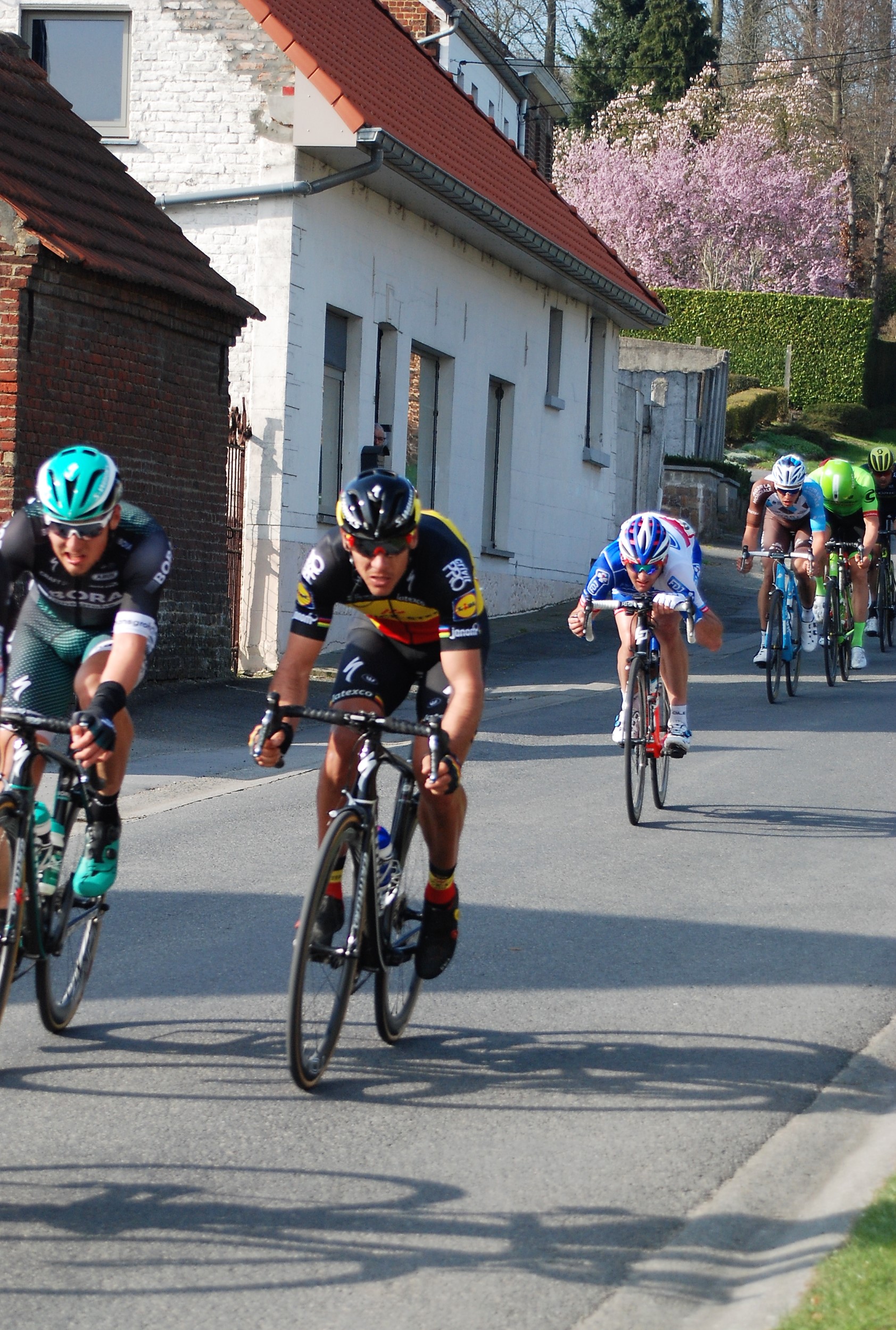 BiciSport in Flanders 17 - Phil Gilbert drives past the Kokerelle B&B at Oudenaarde in the E3 Grand Prix. Phil was on a charge every race he rode and totally enlivened the 2017 Spring Classic campaign. Picture was taken with a standard iPhone 7. 