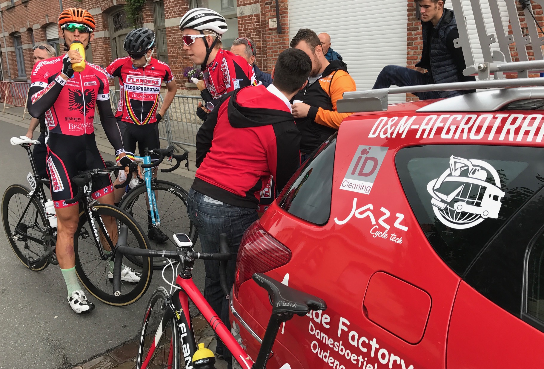 Westrozebeke 17 - Flanders Cycles-ASFRA team before the start with the rain about to arrive that made for a wet, greasy and somewhat miserable Grand Prix Raf Jonckheere