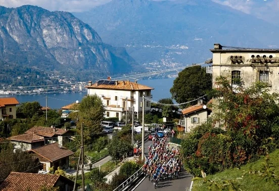 Il Perlo Hotel @ Bellagio on Lake Como plays host to BiciSport in Italy in March 2019. The picture above features the Tour of Lombardy pro race passing by in clear & sunny conditions.