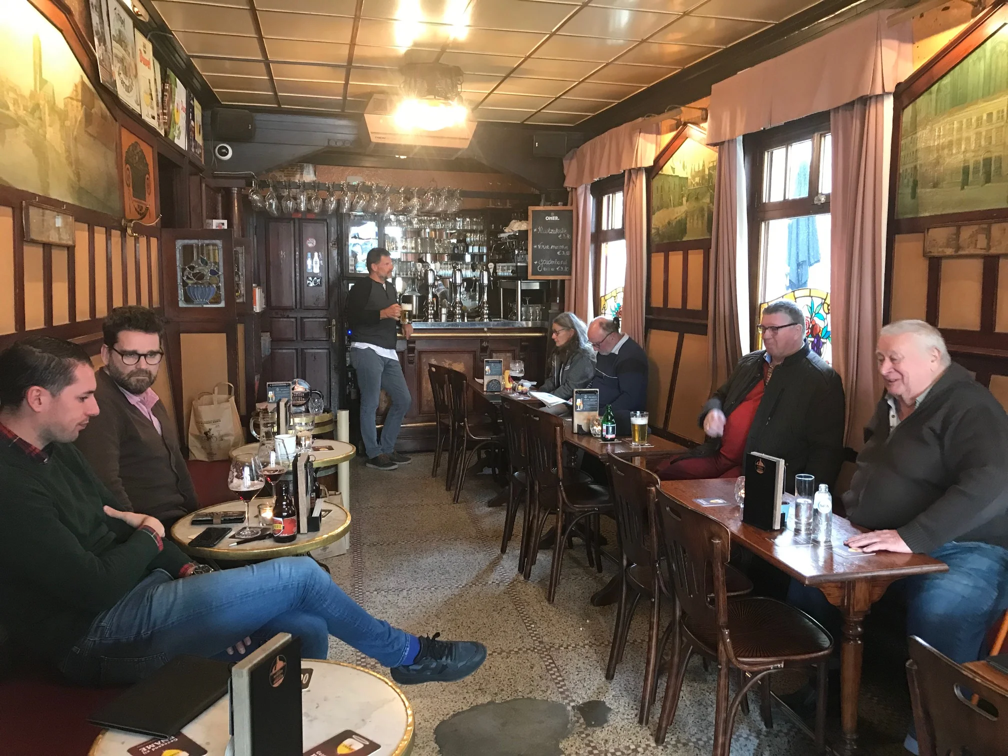 De Carillion Bar @ Oudenaarde @ 26 Mar - somewhat typical Belgian bar to be found anywhere in Flanders. The only thing missing is the cigar smoke, but it has the usual dose of retro wooden furniture, everything is a shade of brown (maybe its the nicotene ?), decor from WW2 (or earlier) and a supply of local bar flys dotted along each wall. Naturally Martin van der Wright was spotted at the De Carillon giving it the Patrick Swayze look of complete approval. Belgium has 1,500 beers … just 1,498 to go …