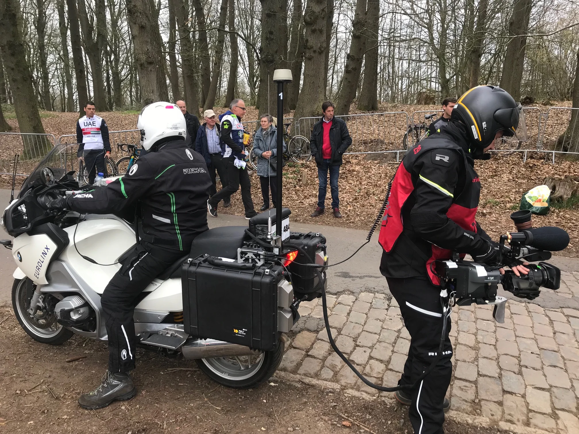 Bruges - De Panne Classic @ 27 Mar - the live tv coverage from the top of the Kemmelberg climb