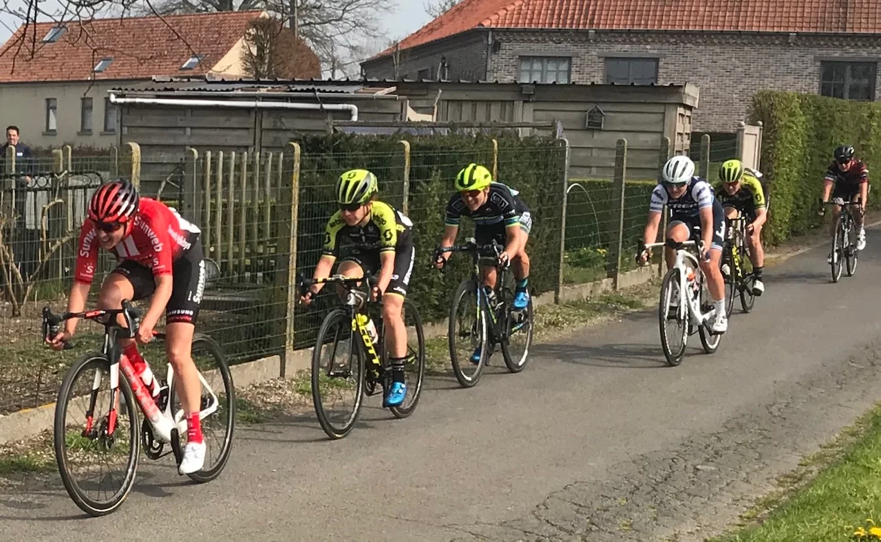 RVV @ 7 April - The Womens RVV speed off the Patersburg climb towards the Oudenaarde finish. Photo MO’R