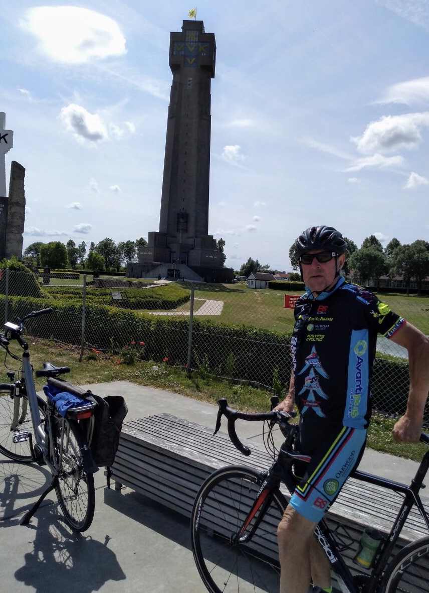 BiciSport in Belgium @ 27 July - Eddy Ver Hulst sighted in Diksmuide Belgium in 35+ degree heat. Diksmuide was the venue of major confrontations in World War One and the picture was taken in front of one of the many WW1 monuments.