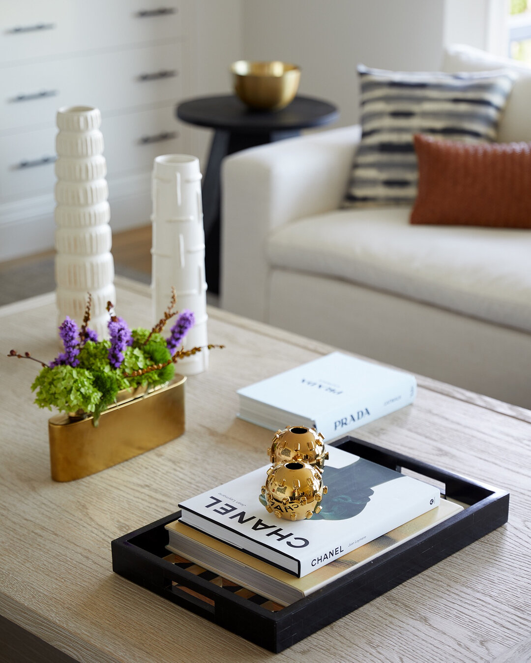 We never miss an opportunity for a layered coffee table moment! Here we added a pop of color and layers of texture ⠀⠀⠀⠀⠀⠀⠀⠀⠀
⠀⠀⠀⠀⠀⠀⠀⠀⠀
⠀⠀⠀⠀⠀⠀⠀⠀⠀⠀⠀
⠀⠀⠀⠀⠀⠀⠀⠀⠀
⠀⠀⠀⠀⠀⠀⠀⠀⠀⠀⠀
⠀⠀⠀⠀⠀⠀⠀⠀⠀
⠀⠀⠀⠀⠀⠀⠀⠀⠀⠀⠀
⠀⠀⠀⠀⠀⠀⠀⠀⠀

#decor #decoration #homedesign #homeinterior #in