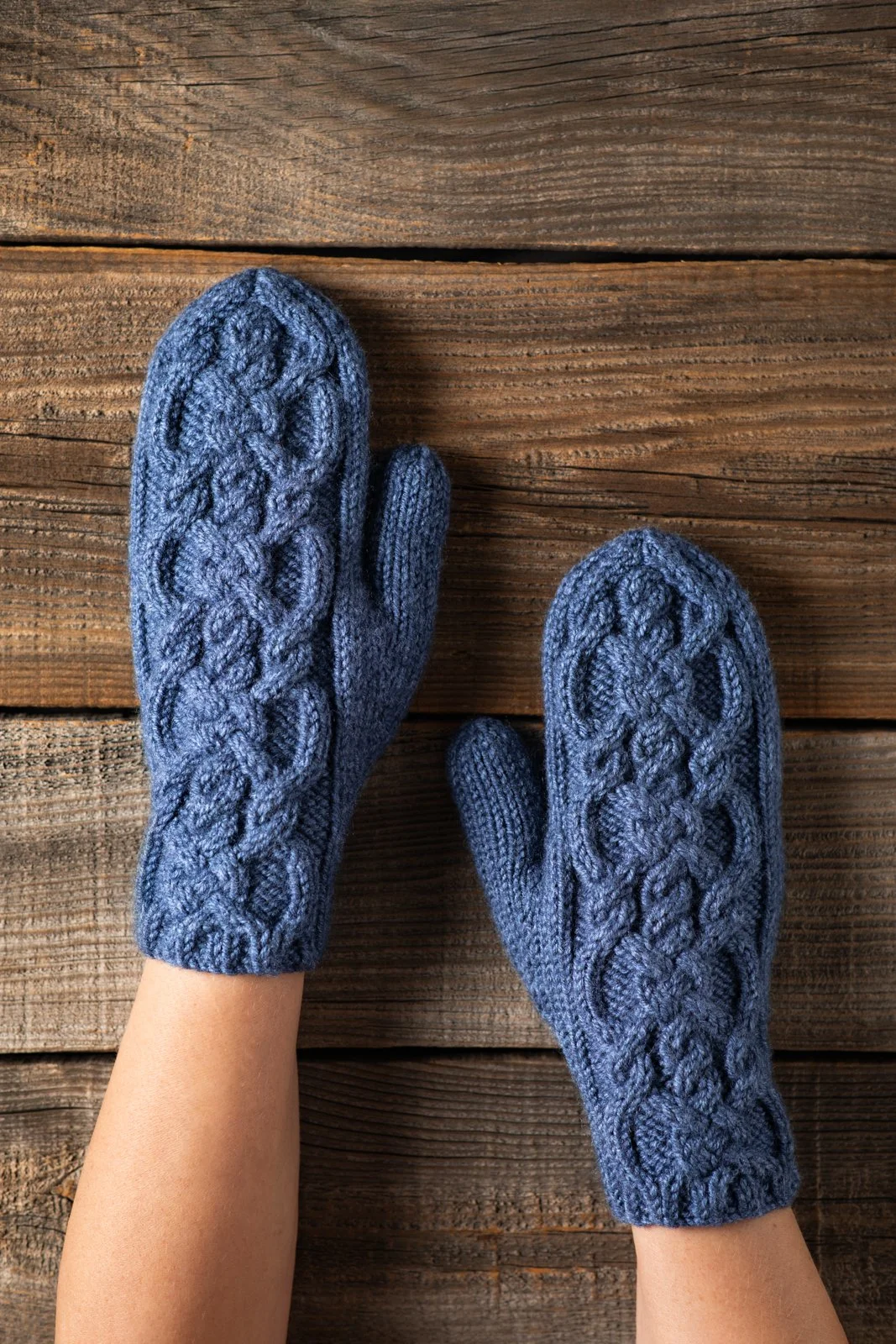 03_Avery_Mittens_ValKnittingDesign.jpg