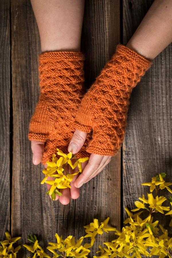 05_mia_gloves.jpg