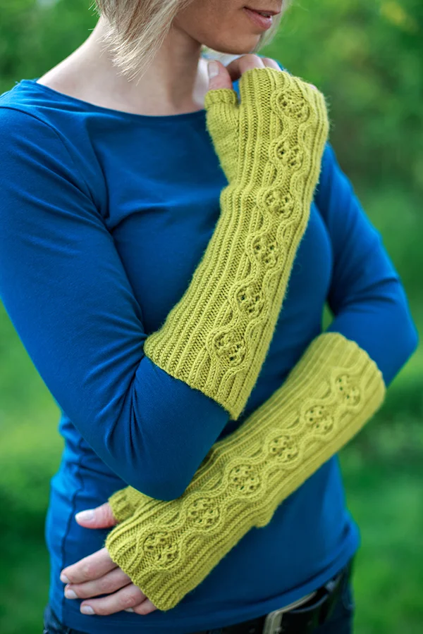 02_alice_valknitting.jpg