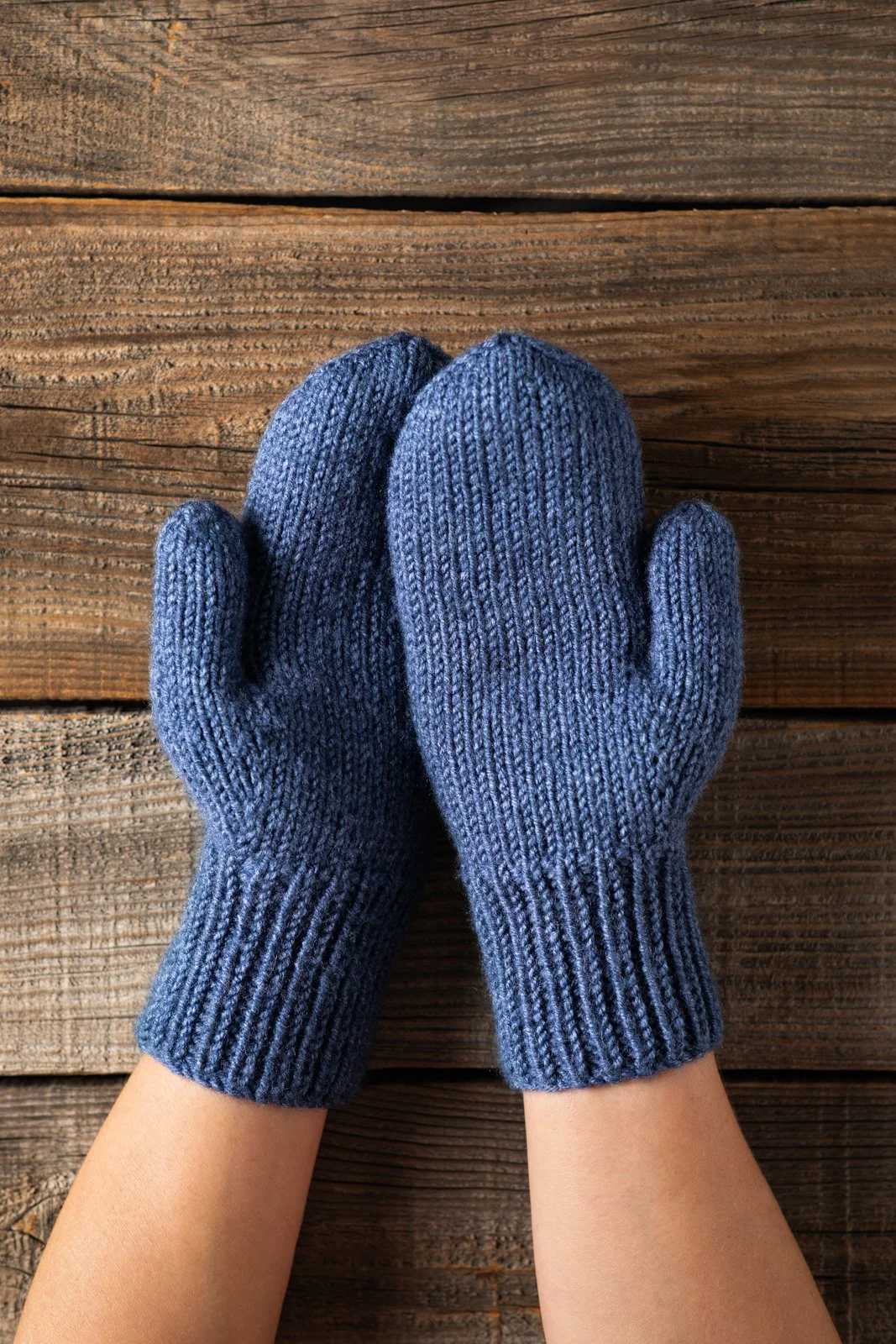04_Avery_Mittens_ValKnittingDesign.jpg