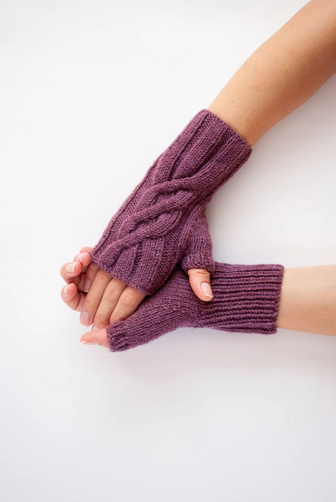 LAVENDER FINGERLESS GLOVES