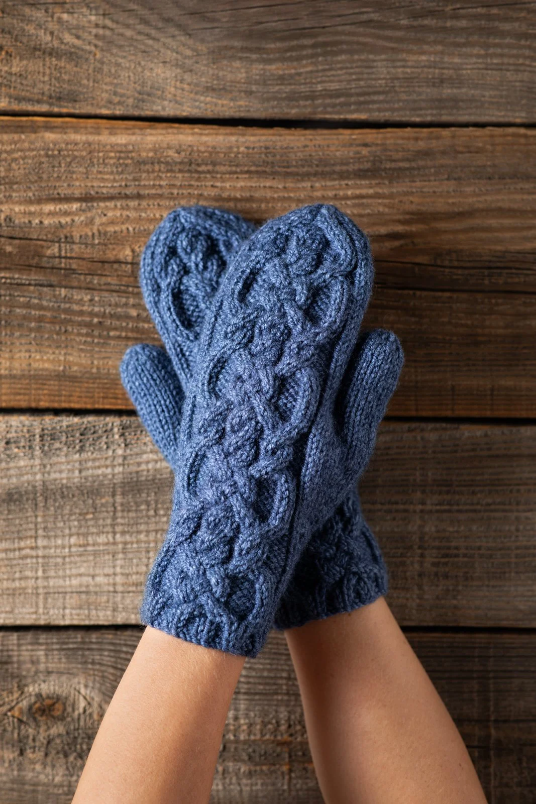 01_Avery_Mittens_ValKnittingDesign.jpg