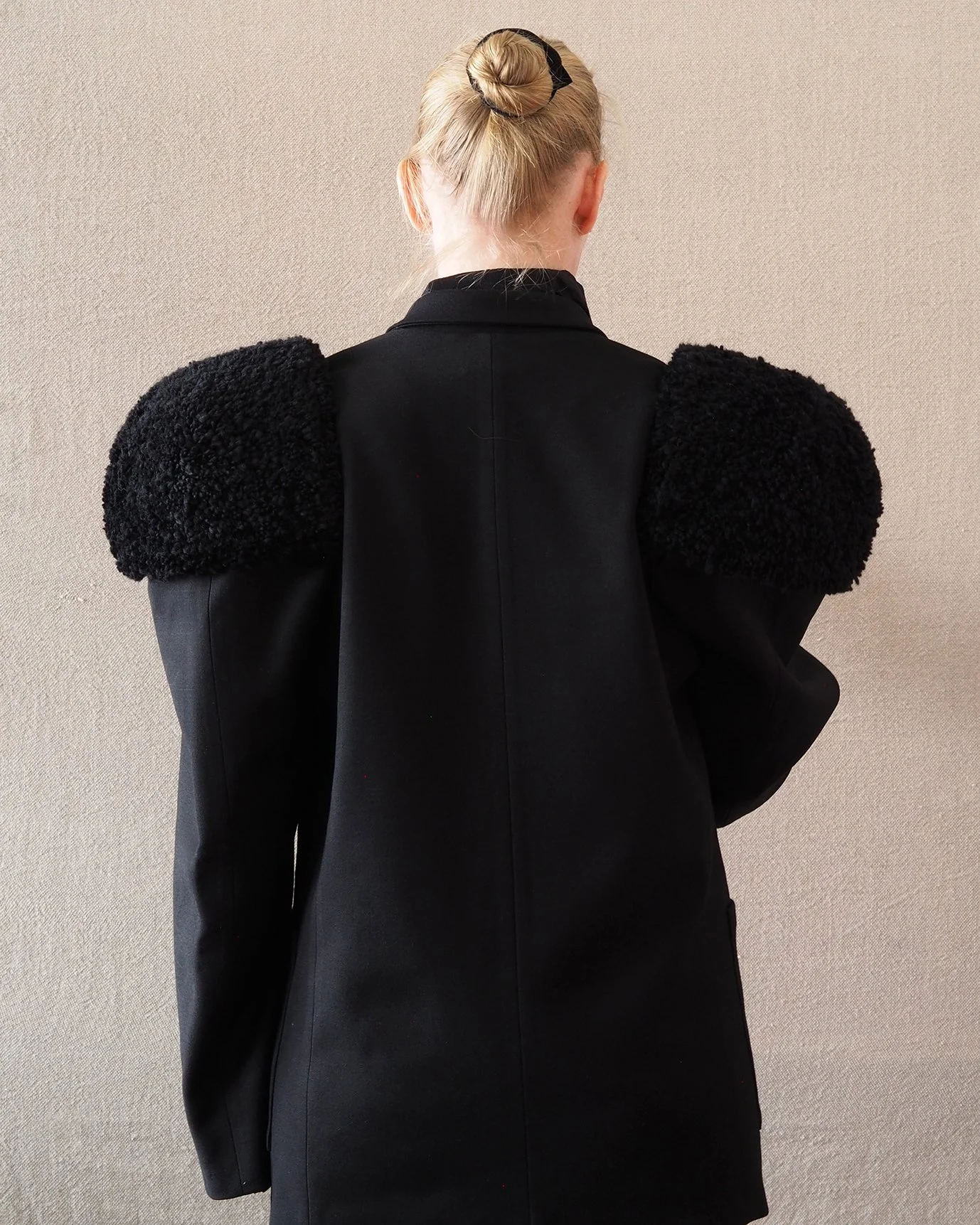 Hunter-all-black-Marjut.jpg