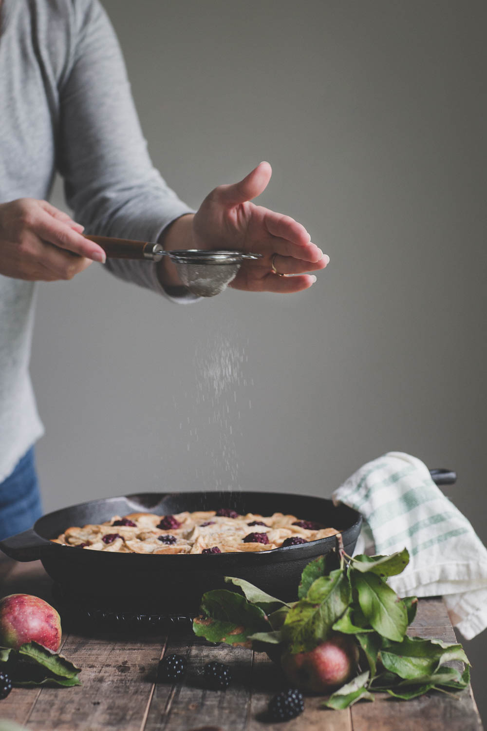 Bragg_Kate_Apple_Blackberry_Skillet_Cake-3310.jpg