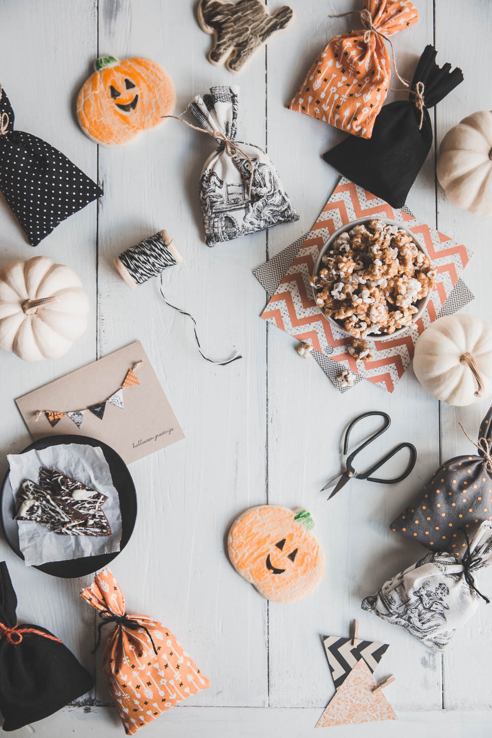 https://images.squarespace-cdn.com/content/v1/5686904b57eb8dfaac5bbf7c/1540914554941-891AB6L7YNENHILF74BB/Bragg_Kate_Handmade_Halloween-5731.jpg